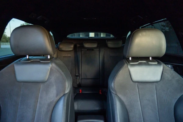 Audi A4 Avant 2.0 TDI quattro S-line S tronic 18