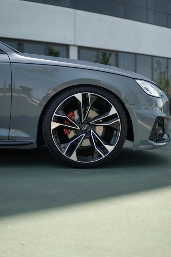 Audi A4 Avant 2.0 TDI S tronic 2