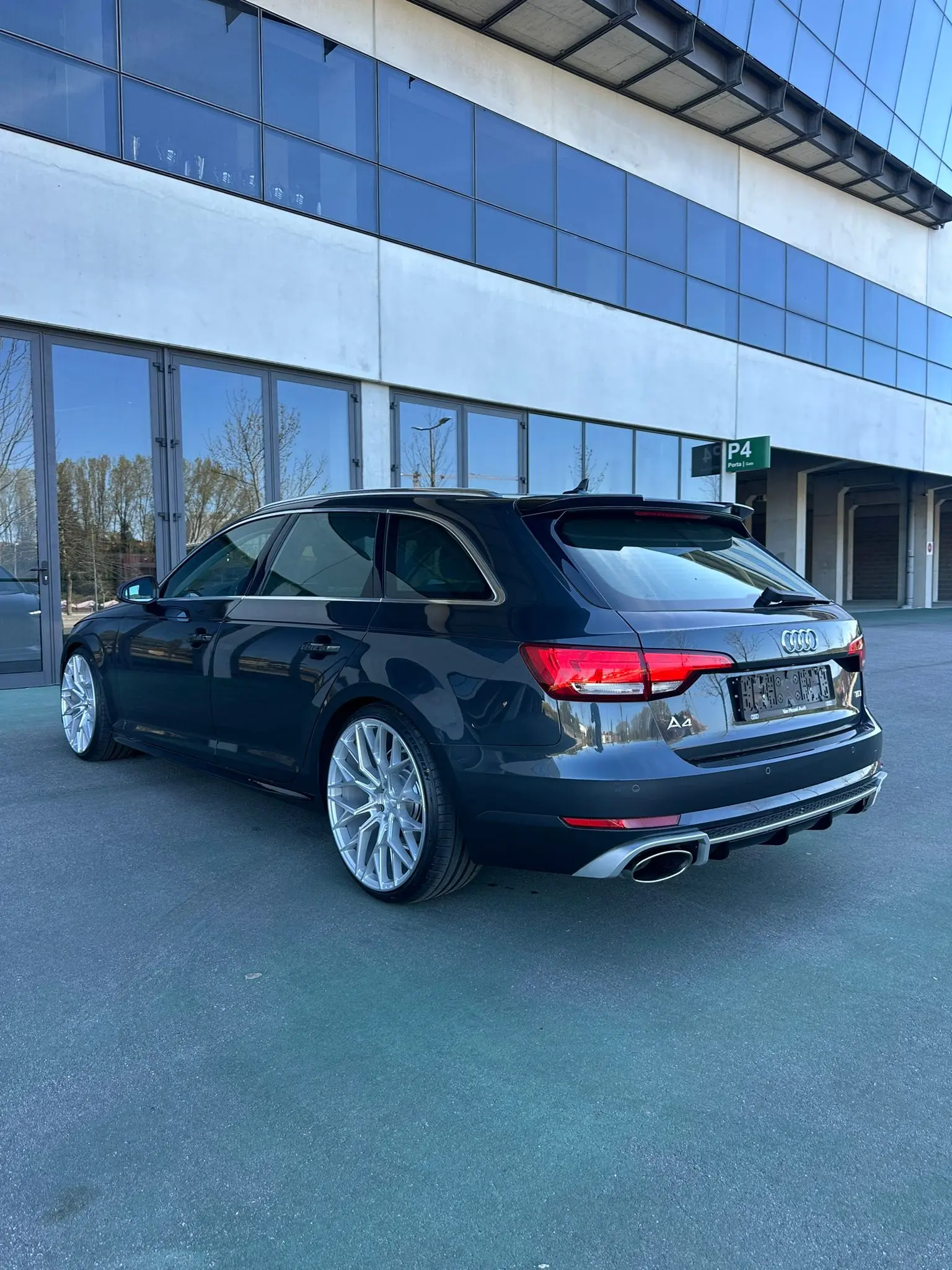 Audi A4 Avant 2.0 TDI S-line S tronic 4