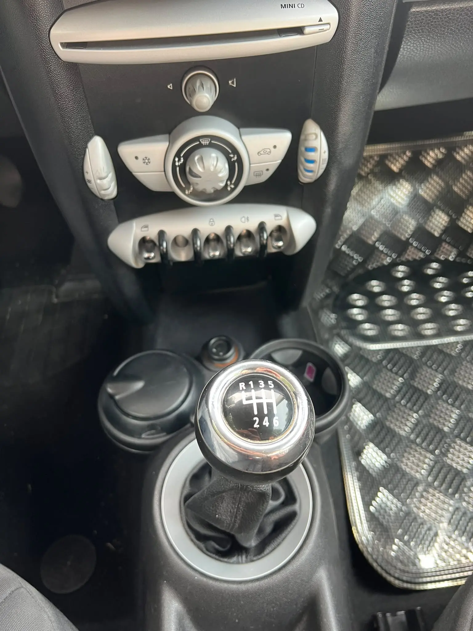 MINI 3 Portas One D 19