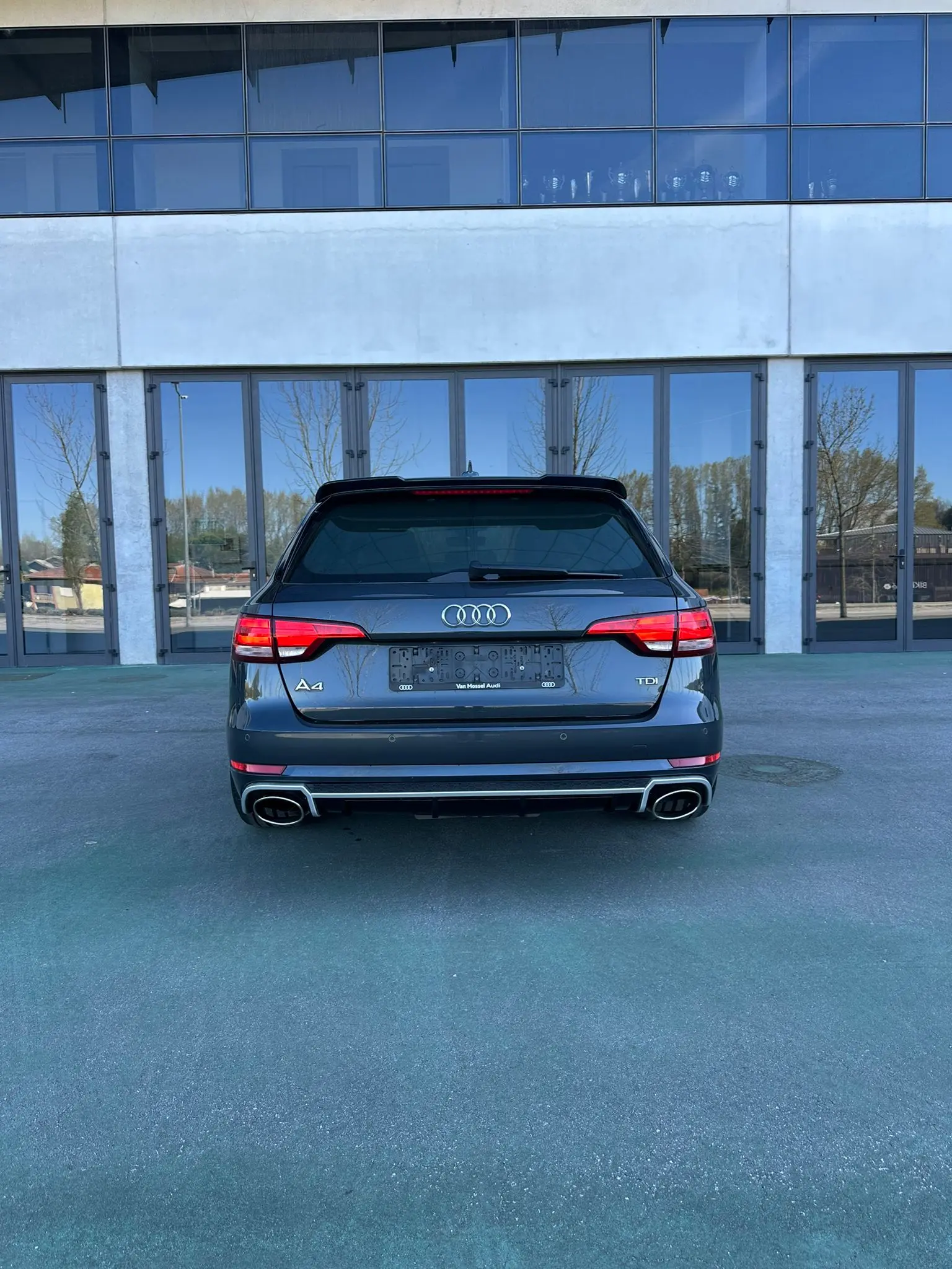 Audi A4 Avant 2.0 TDI S-line S tronic 3