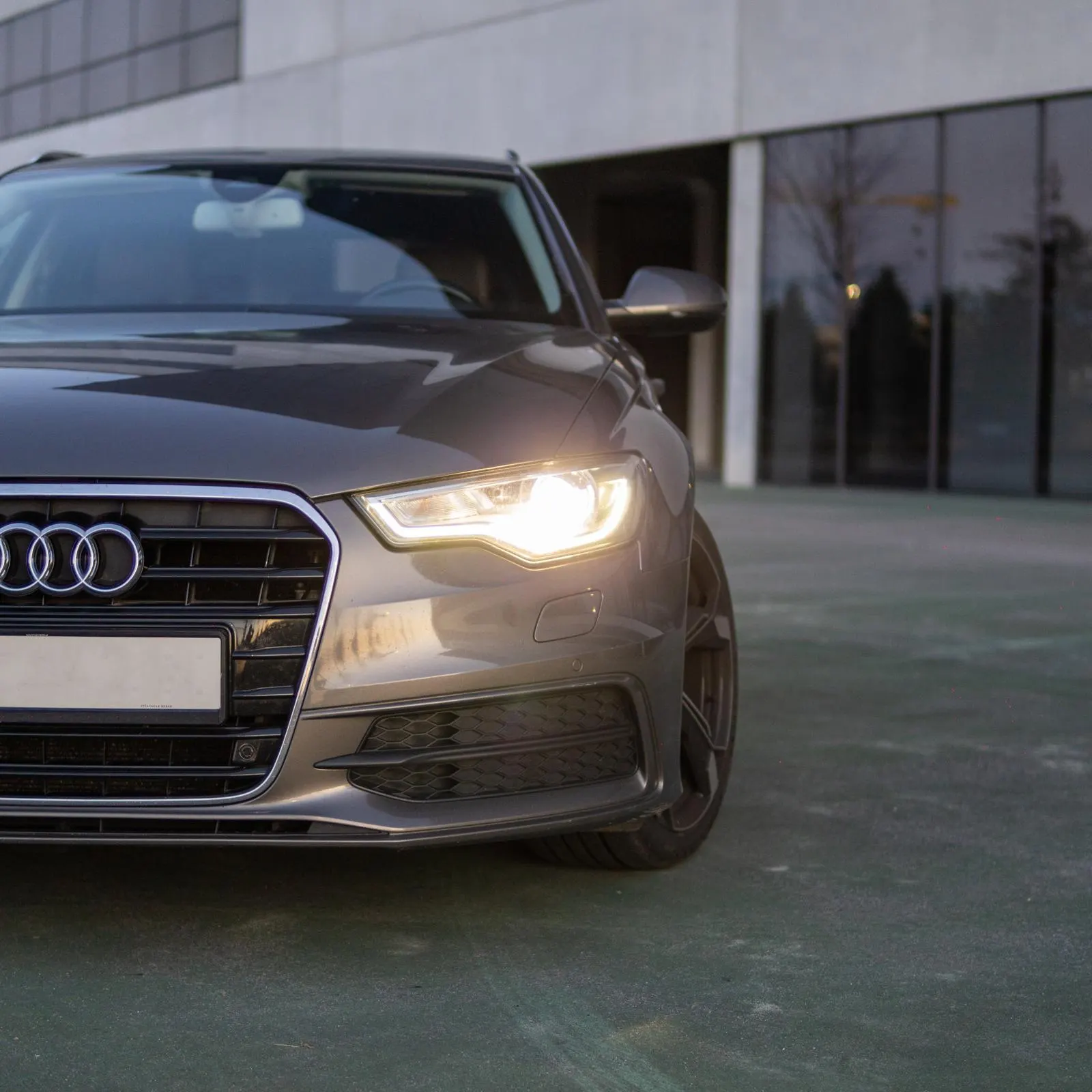 Audi A6 Avant 2.0 TDi S-line S tronic 5