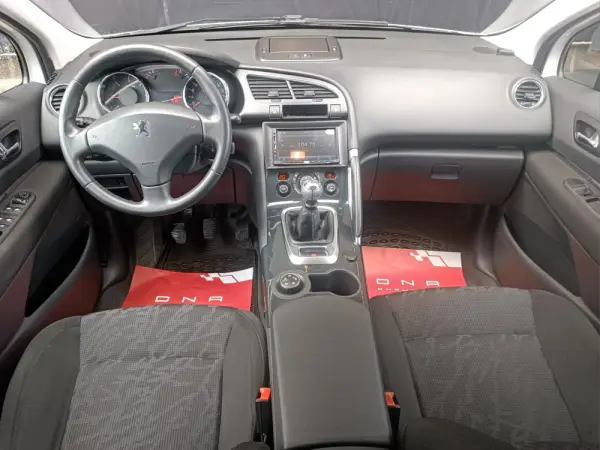 Peugeot 3008 1.6 HDi Premium 5