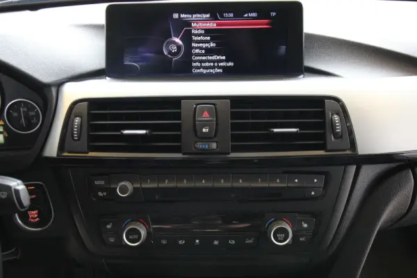 BMW 318 d Touring Pack M 11