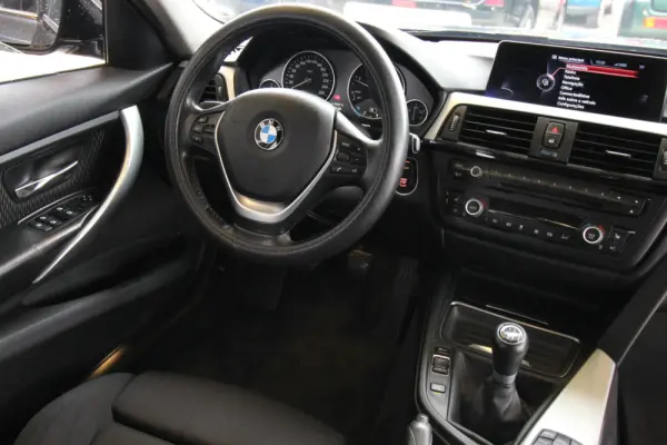 BMW 318 d Touring Pack M 16