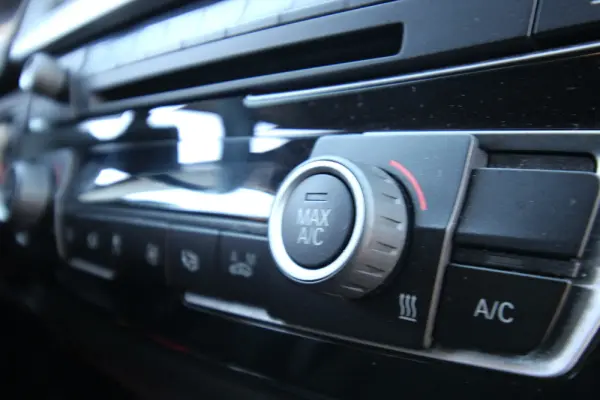 BMW 320 d Touring EfficientDynamics Line Sports 13