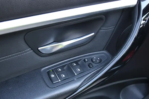 BMW 320 d Touring EfficientDynamics Line Sports 24