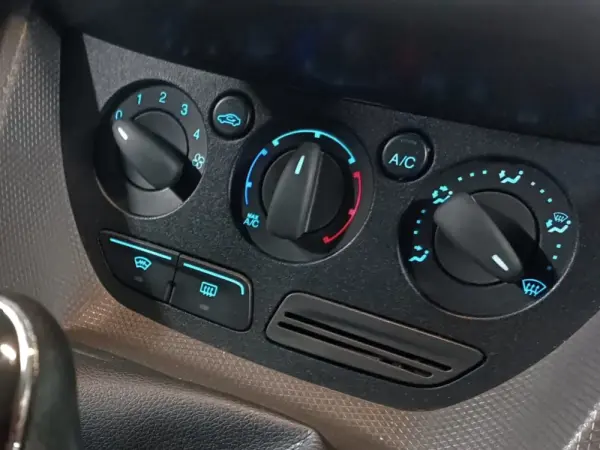 Ford Transit Connect 1.5 TDCi 200 L1 Ambiente 8