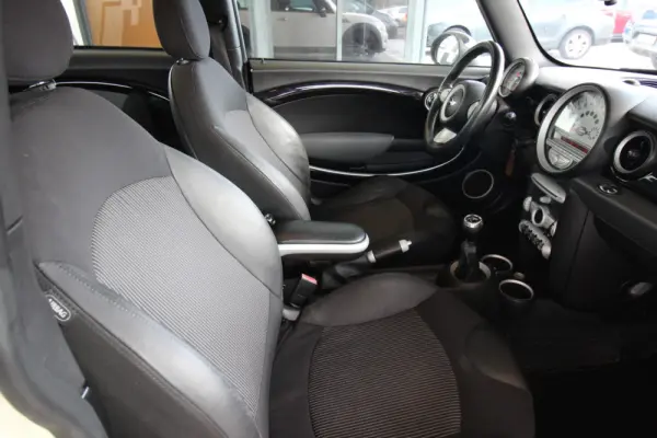 MINI Clubman Cooper D 9