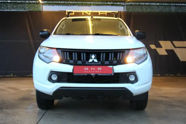 Mitsubishi L200 2.4 DI-D CD Space Cab 3L Instyle Sportbox 4WD 2