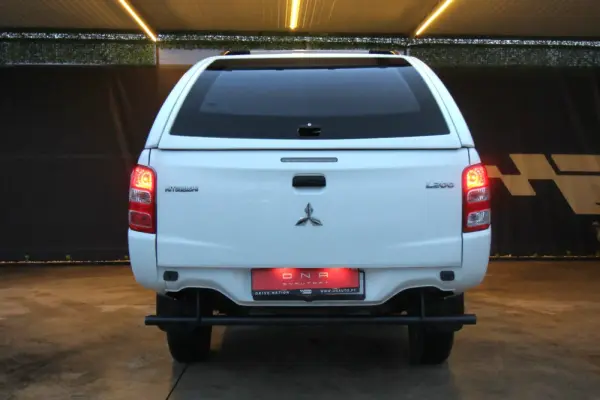 Mitsubishi L200 2.4 DI-D CD Space Cab 3L Instyle Sportbox 4WD 3