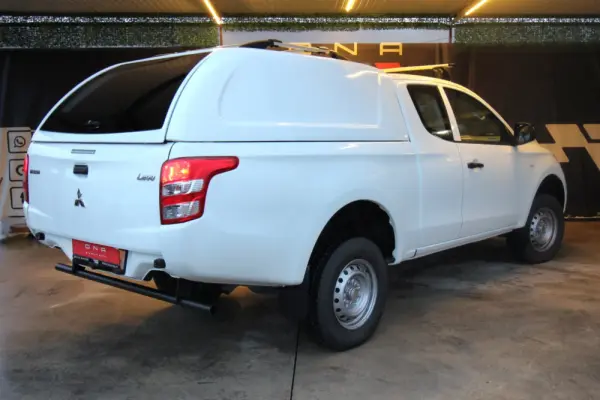 Mitsubishi L200 2.4 DI-D CD Space Cab 3L Instyle Sportbox 4WD 4