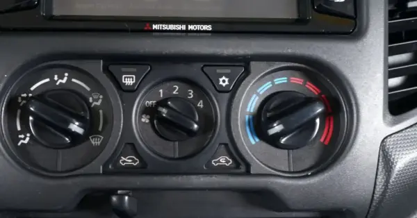 Mitsubishi L200 2.4 DI-D CD Space Cab 3L Instyle Sportbox 4WD 10