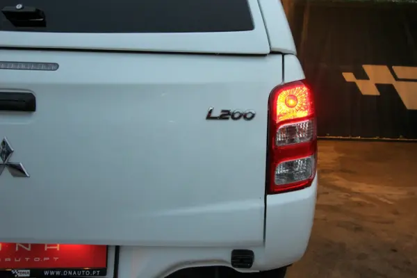 Mitsubishi L200 2.4 DI-D CD Space Cab 3L Instyle Sportbox 4WD 13