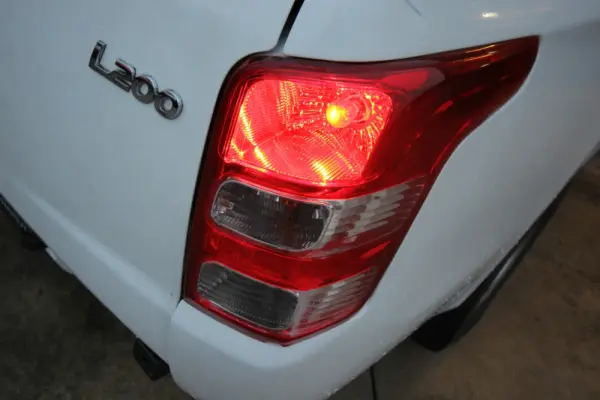 Mitsubishi L200 2.4 DI-D CD Space Cab 3L Instyle Sportbox 4WD 14