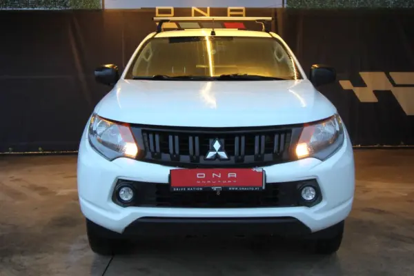 Mitsubishi L200 2.4 DI-D CD Space Cab 3L Instyle Sportbox 4WD 15