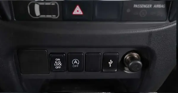 Mitsubishi L200 2.4 DI-D CD Space Cab 3L Instyle Sportbox 4WD 17