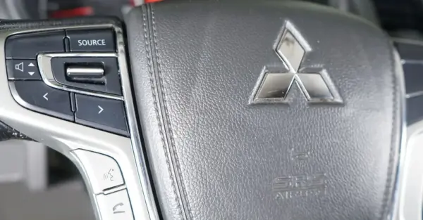 Mitsubishi L200 2.4 DI-D CD Space Cab 3L Instyle Sportbox 4WD 19