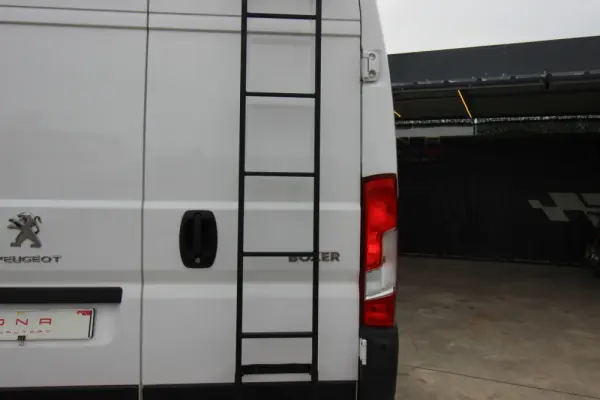 Peugeot Boxer 2.0 BlueHDi 330 L2H1 Pro 17
