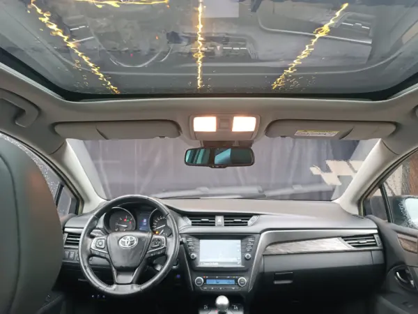 Toyota Avensis Touring Sports 2.0 D-4D Exclusive+GPS 6