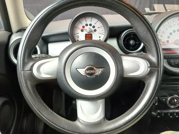 MINI 3 Portas Cooper D 17