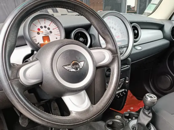 MINI 3 Portas Cooper D 18