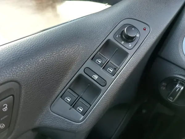 Volkswagen Tiguan 2.0 TDi Sport BlueMotion 12