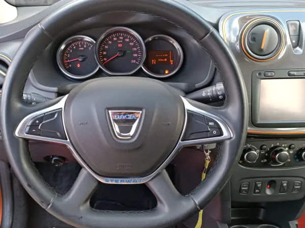 Dacia Sandero Stepway TCe 90 Easy-R S&S Celebration 8