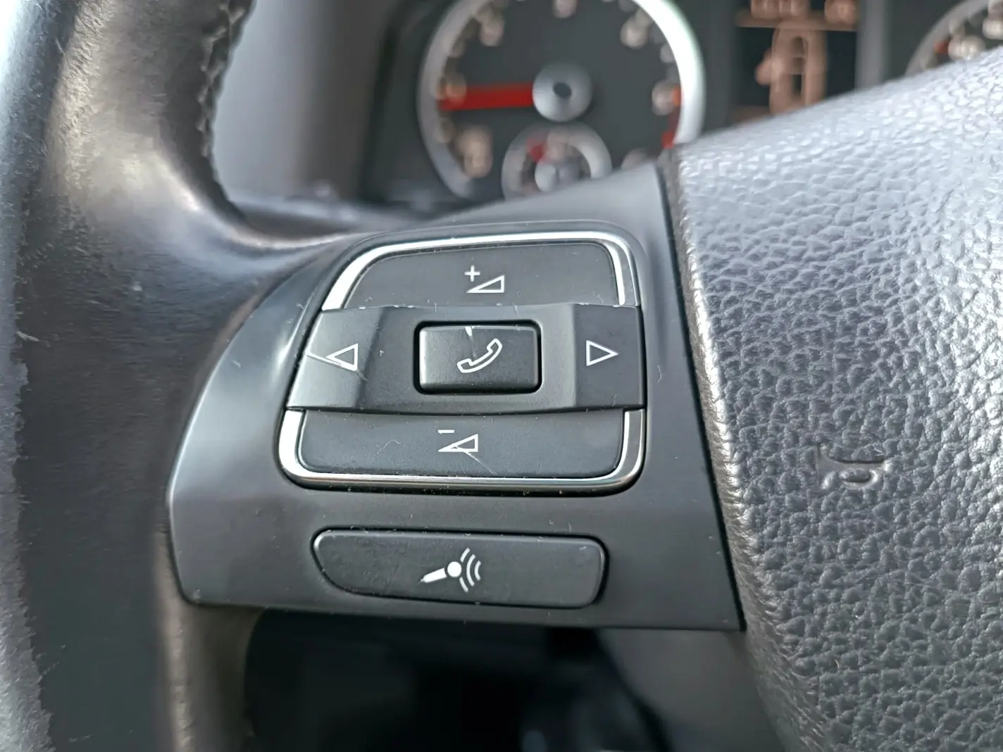 Volkswagen Tiguan 2.0 TDi Sport BlueMotion 15