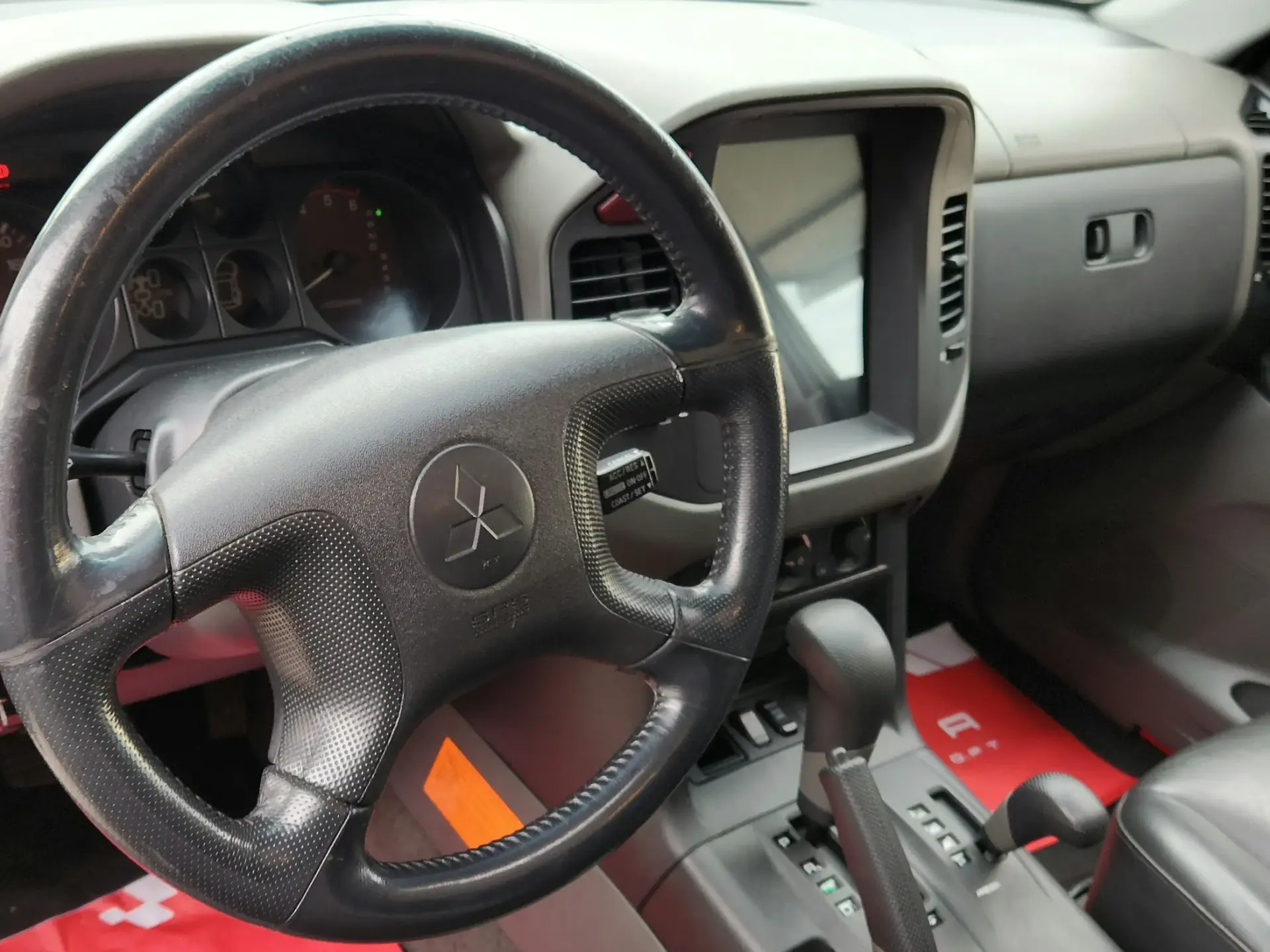 Mitsubishi Pajero 3.2 DI-D GLS ABS+CA+TA 26