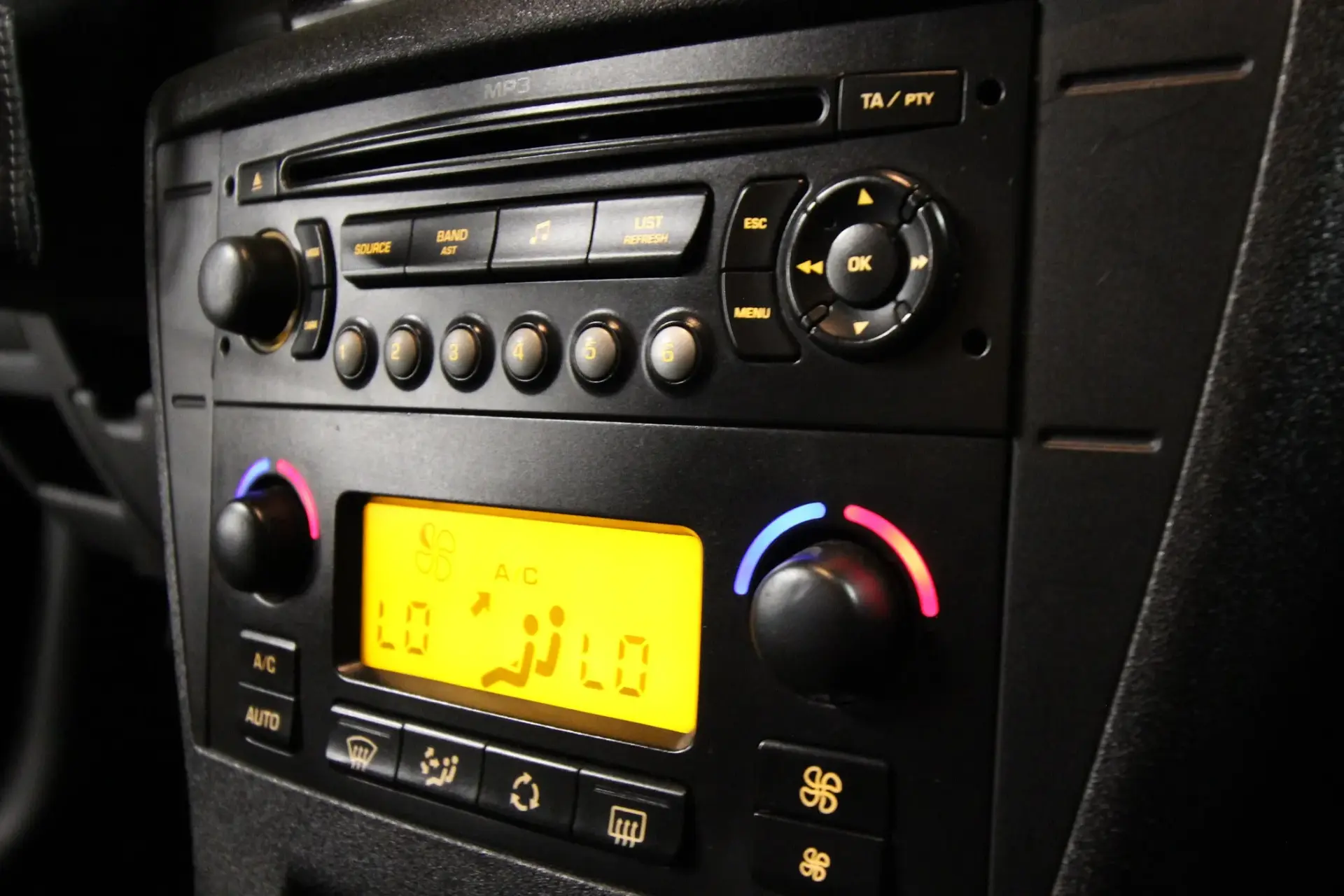 Citroën C4 1.6 HDi by Loeb 11