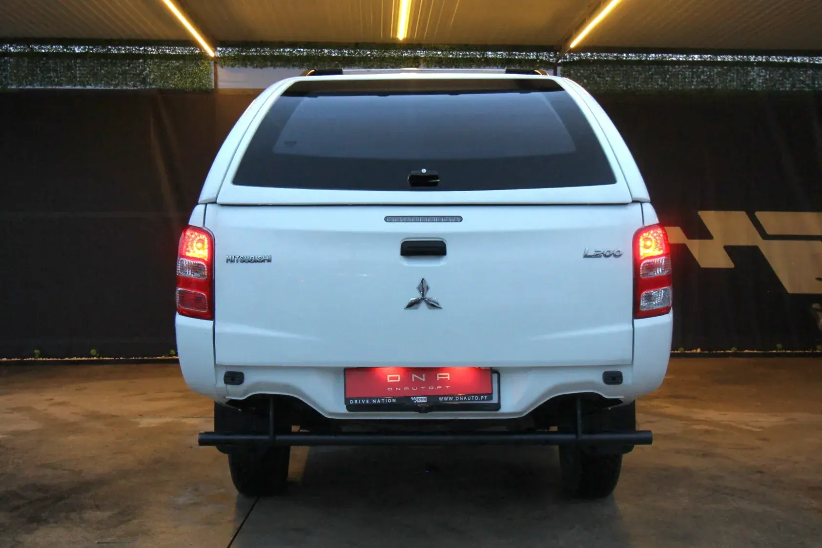 Mitsubishi L200 2.4 DI-D CD Space Cab 3L Instyle Sportbox 4WD 3