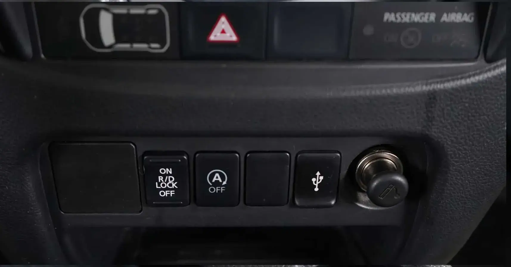 Mitsubishi L200 2.4 DI-D CD Space Cab 3L Instyle Sportbox 4WD 17