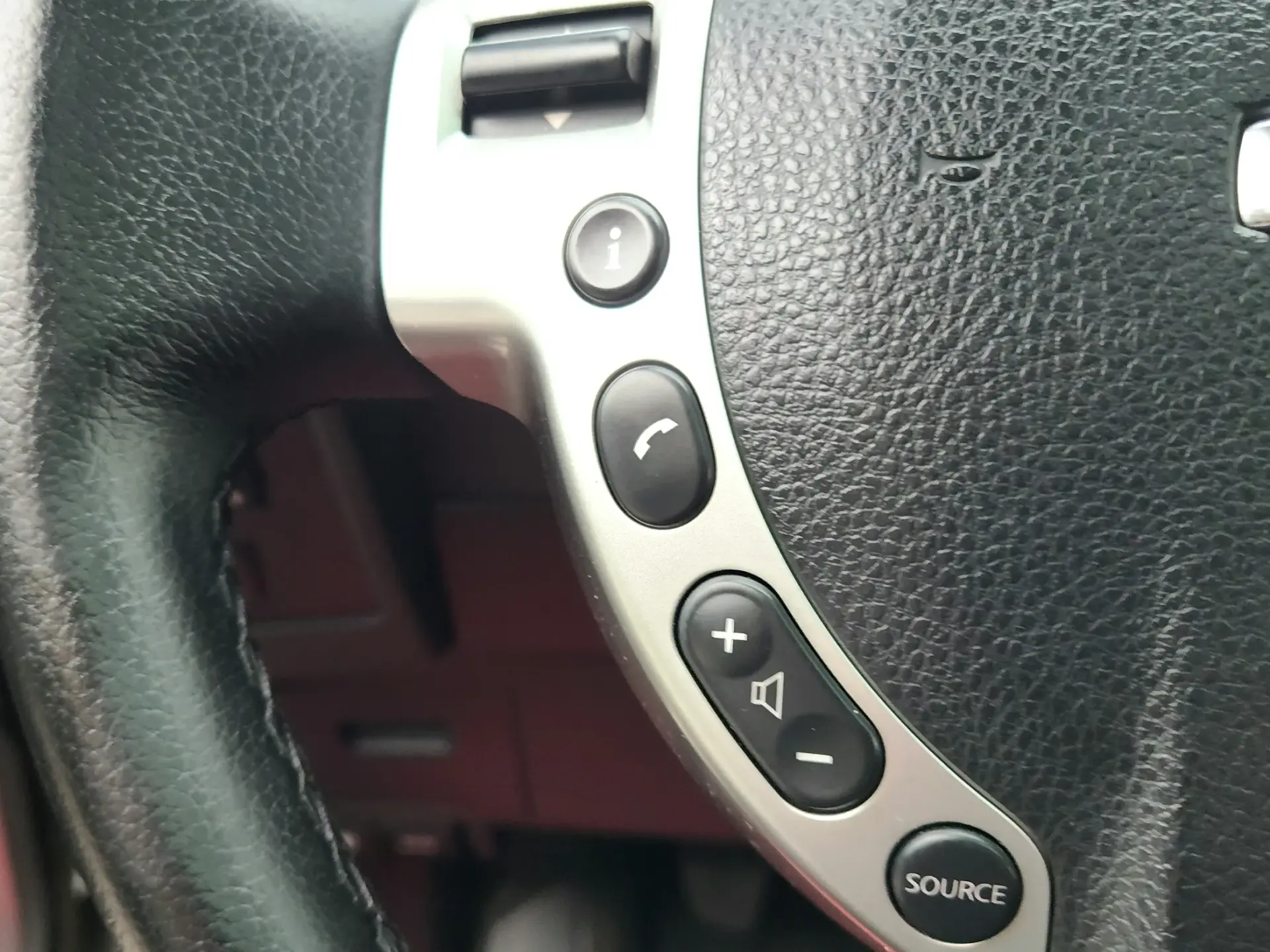 Nissan Qashqai +2 1.5 dCi Tekna Premium 17 21