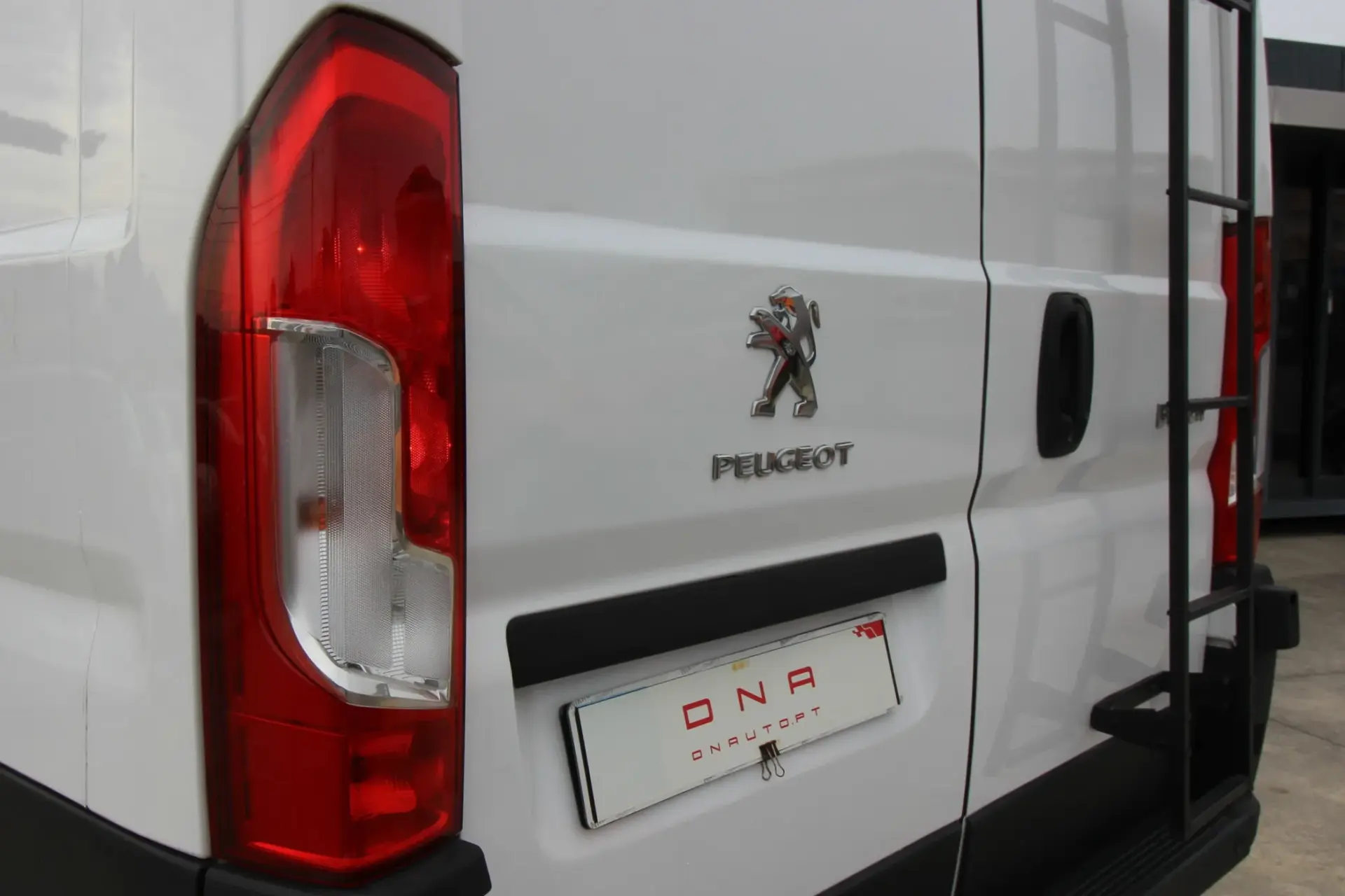 Peugeot Boxer 2.0 BlueHDi 330 L2H1 Pro 16