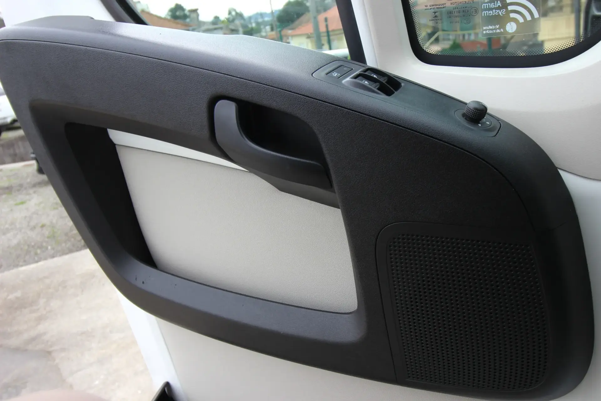 Peugeot Boxer 2.0 BlueHDi 330 L2H1 Pro 26