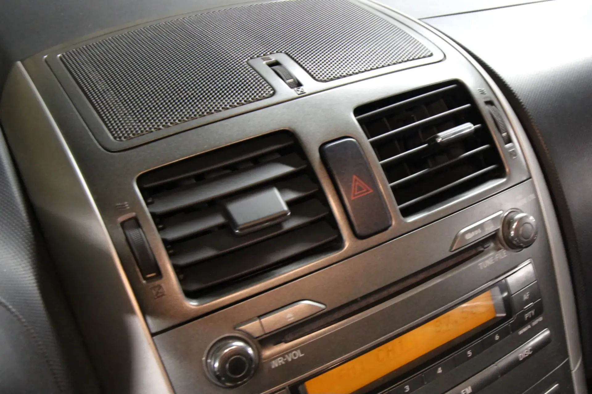 Toyota Auris 1.4 D-4D AC 11