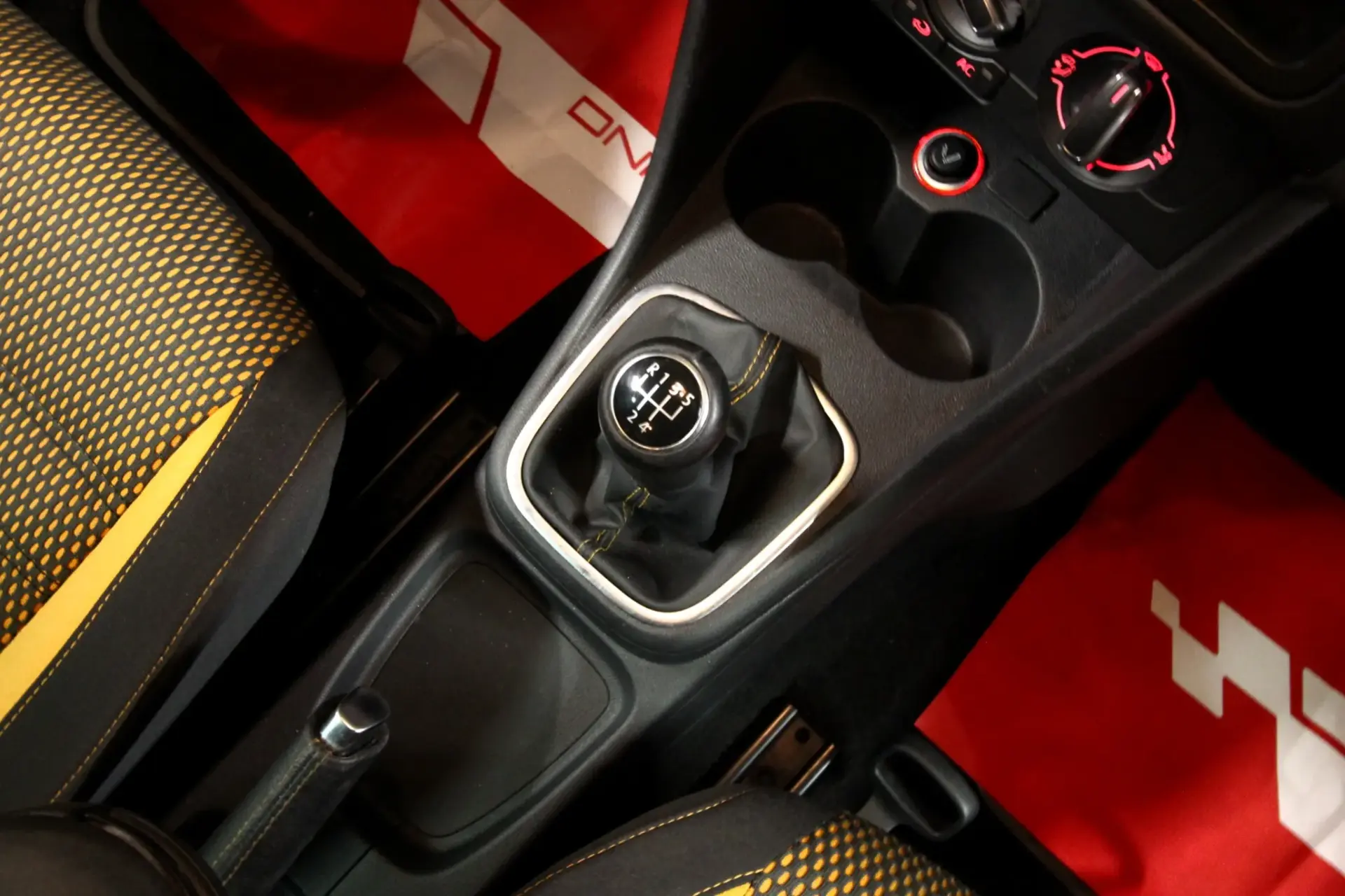 Volkswagen Polo 1.2 Cross 8