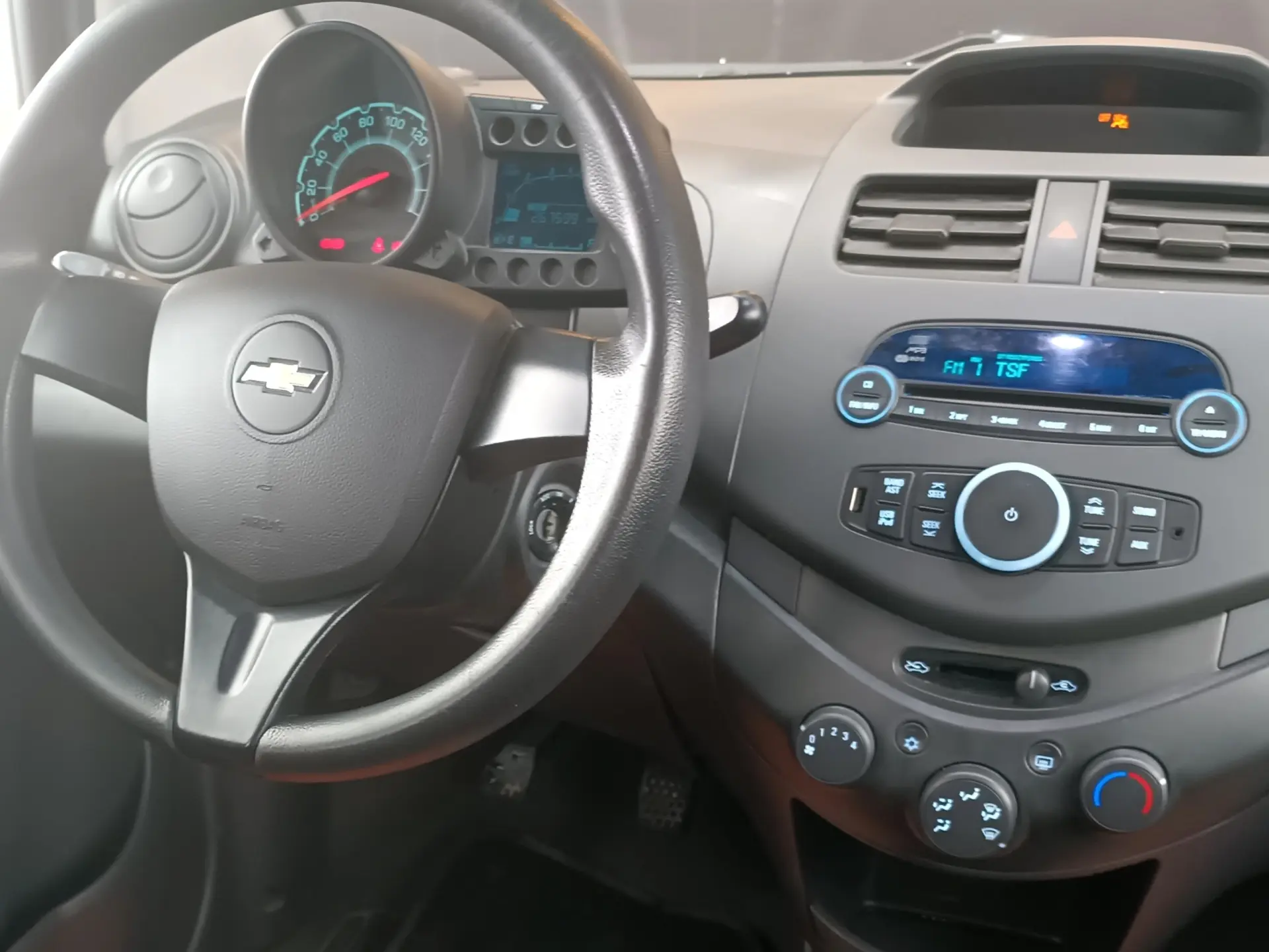 Chevrolet Spark 1.0 L Bi-Fuel 13