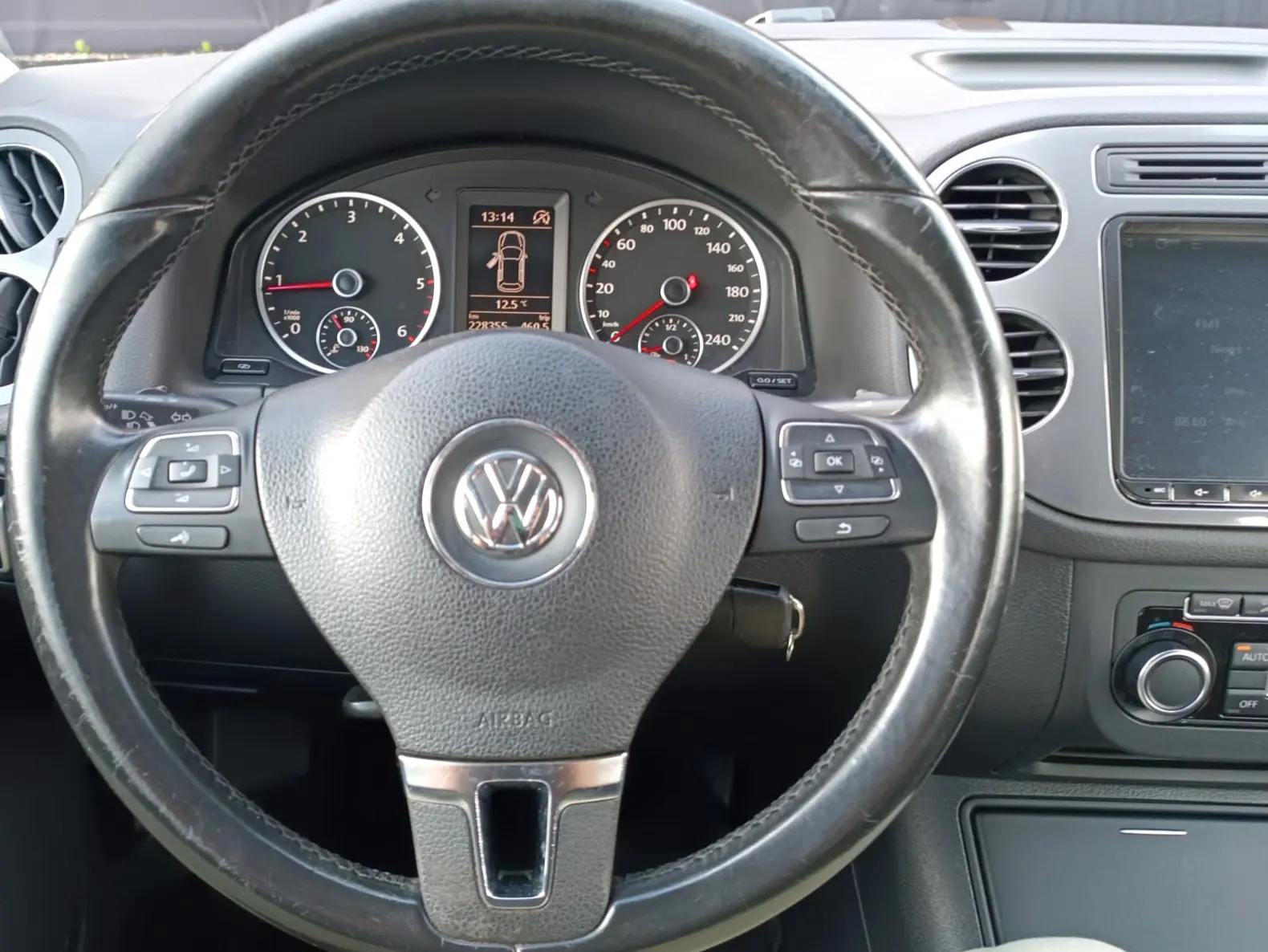Volkswagen Tiguan 2.0 TDi Sport BlueMotion 13