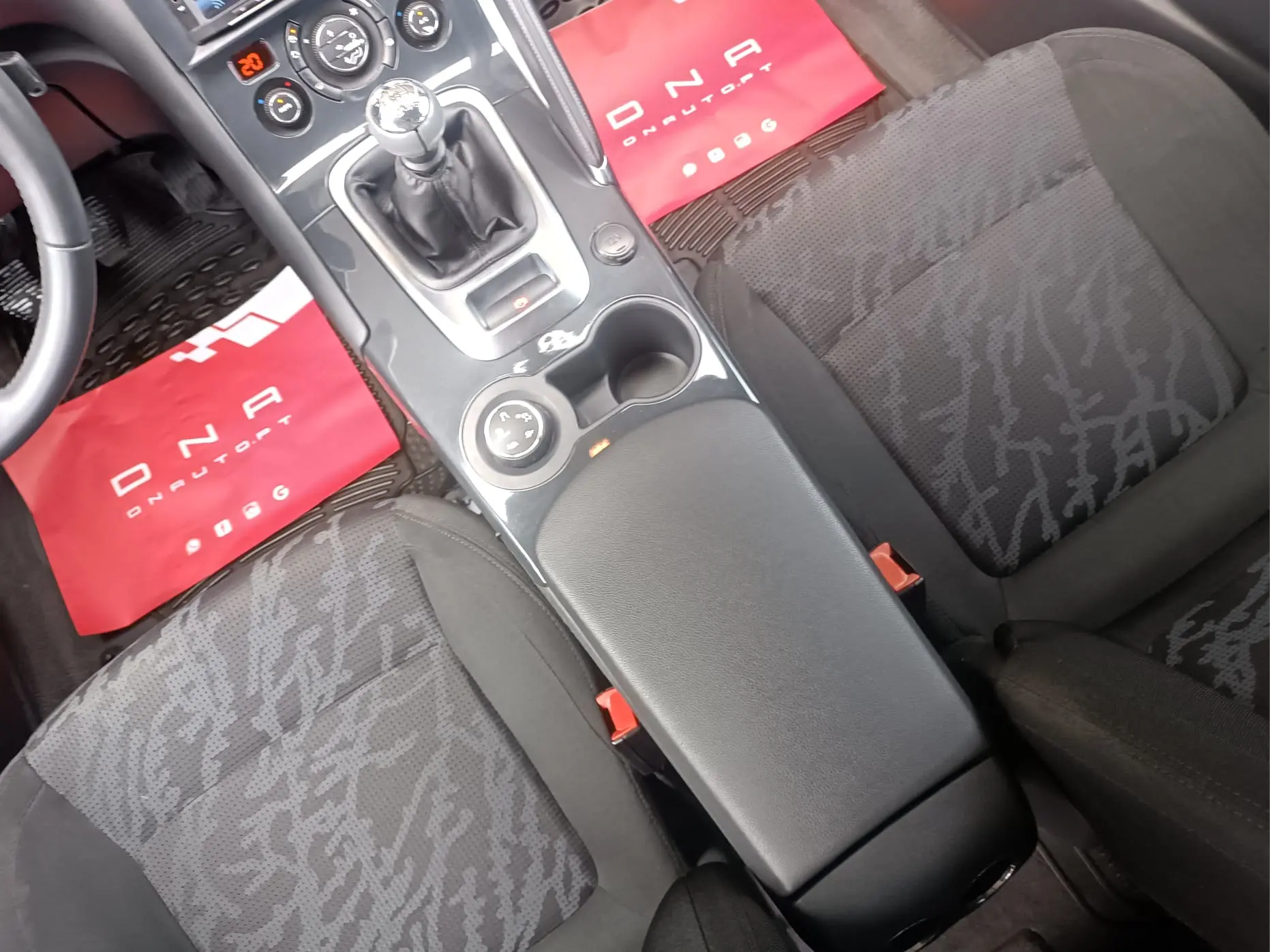 Peugeot 3008 1.6 HDi Premium 6