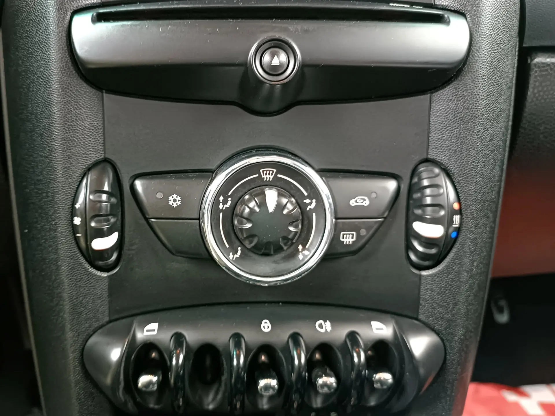 MINI 3 Portas Cooper D 9