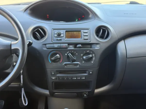 Toyota Yaris 1.0 Luna ABS+CD 11