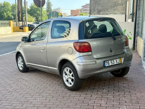 Toyota Yaris 1.0 Sol MMT AC 2