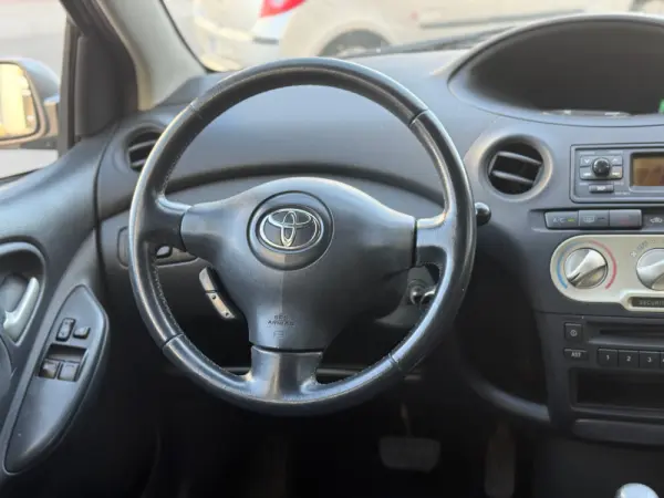 Toyota Yaris 1.0 Sol MMT AC 10