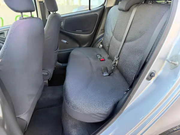 Toyota Yaris 1.0 Luna ABS+CD 8