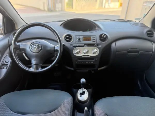 Toyota Yaris 1.0 Sol MMT AC 11