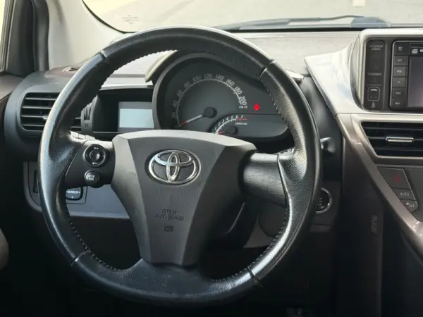 Toyota iQ 1.33 VVT-i 2 MultiDrive EP+NAVI+Bluetooth 19