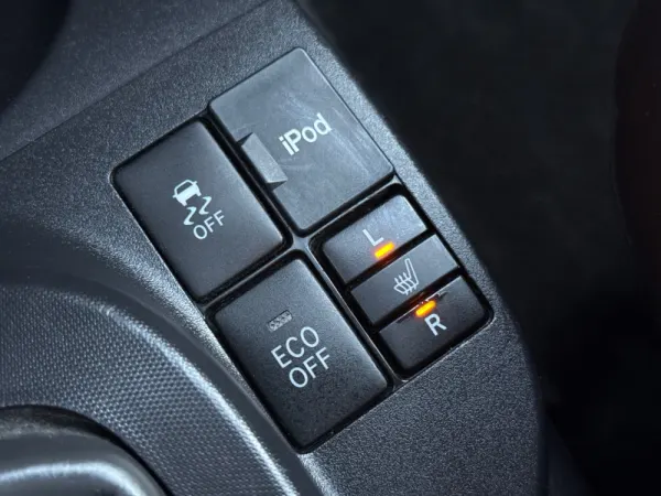 Toyota iQ 1.33 VVT-i 2 NAVI+Bluetooth 14