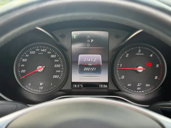 Mercedes-Benz C 220 d Cabrio 9G-Tronic AMG Line 19